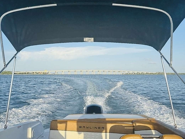 Why Afternoon Boat Rides in Tampa Bay Are a Favorite